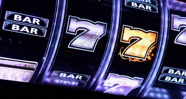 Push Gaming table interface on mobile phone showing live dealer and game controls